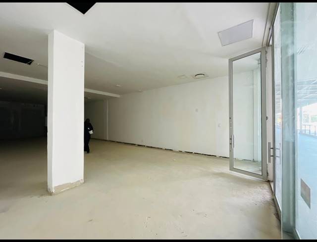 104M² RETAIL TO LET IN FOURWAYS